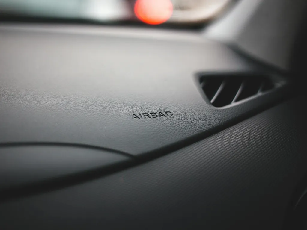 Peut-on rouler avec un airbag déclenché et que faire pour rester en règle et en sécurité ?