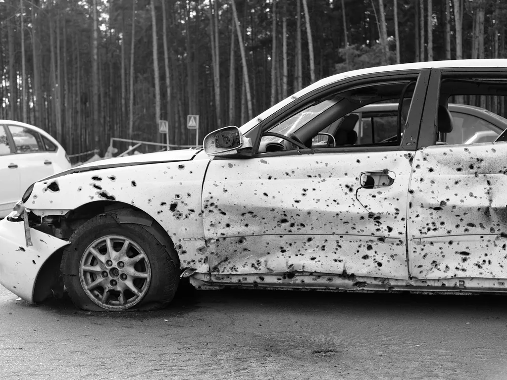 Portière enfoncée et assurance auto, que peut-on se faire rembourser et quand vaut-il mieux payer soi-même ?